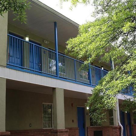 Magnolia Bay Hotel & Suites جونزبورو المظهر الخارجي الصورة
