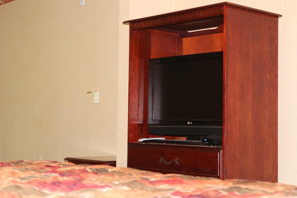 Magnolia Bay Hotel & Suites جونزبورو المظهر الخارجي الصورة