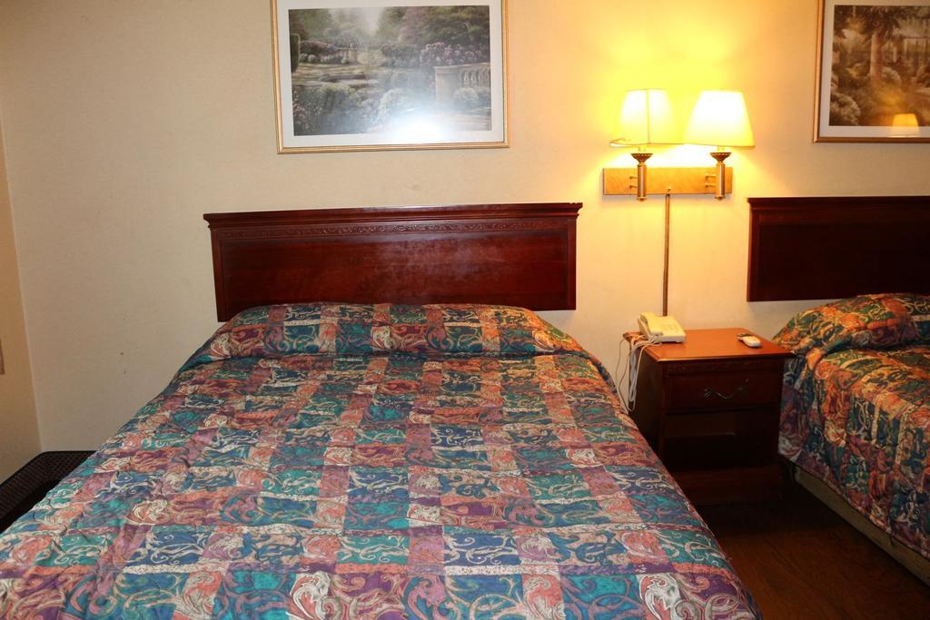Magnolia Bay Hotel & Suites جونزبورو المظهر الخارجي الصورة