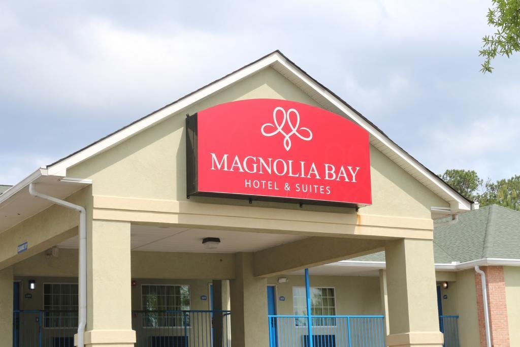 Magnolia Bay Hotel & Suites جونزبورو المظهر الخارجي الصورة