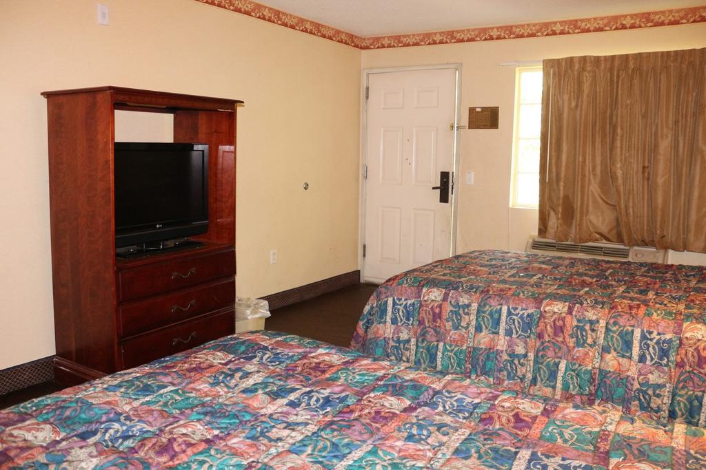 Magnolia Bay Hotel & Suites جونزبورو المظهر الخارجي الصورة
