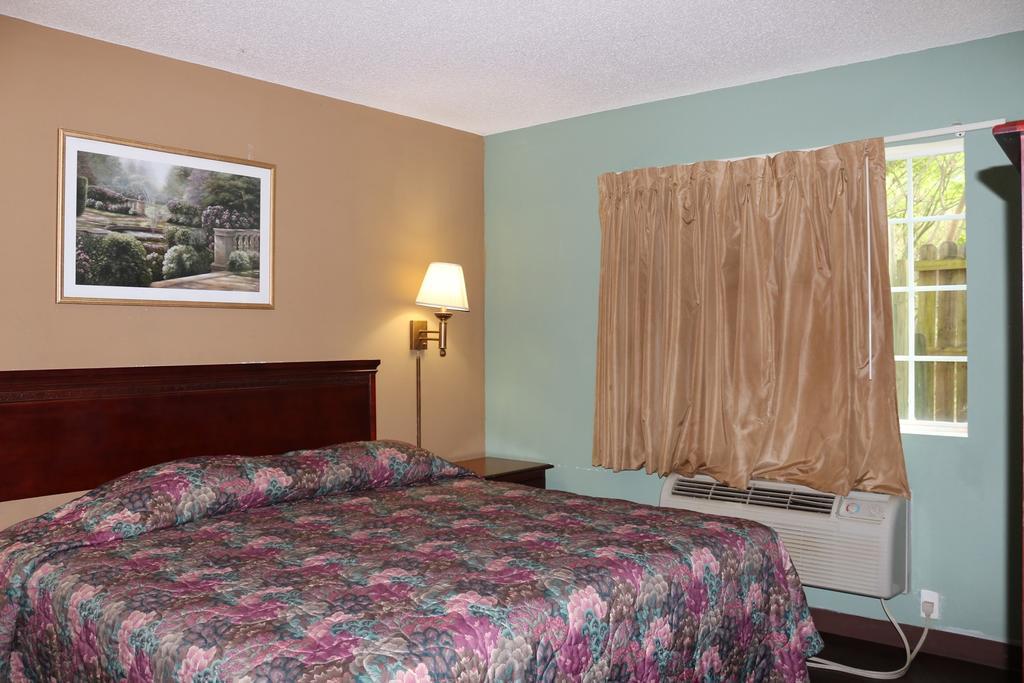 Magnolia Bay Hotel & Suites جونزبورو المظهر الخارجي الصورة