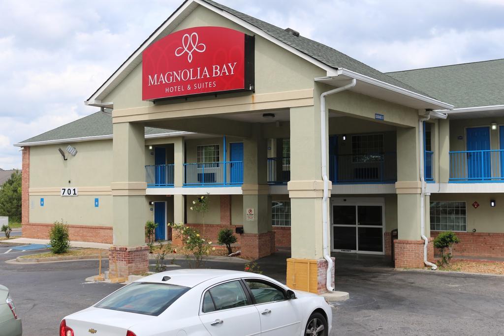 Magnolia Bay Hotel & Suites جونزبورو المظهر الخارجي الصورة