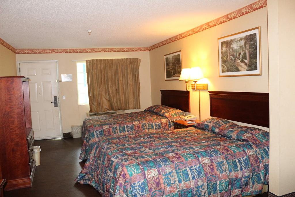 Magnolia Bay Hotel & Suites جونزبورو المظهر الخارجي الصورة
