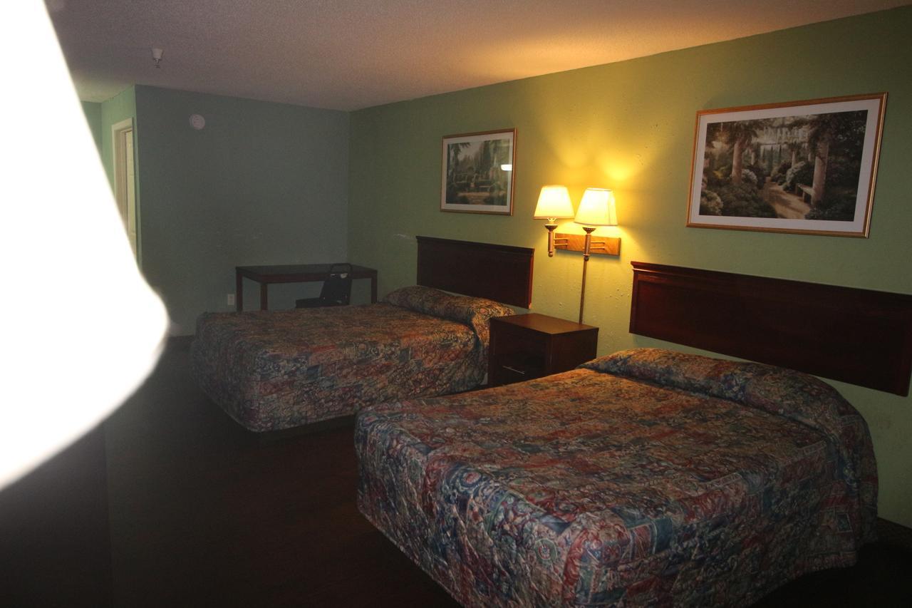 Magnolia Bay Hotel & Suites جونزبورو المظهر الخارجي الصورة