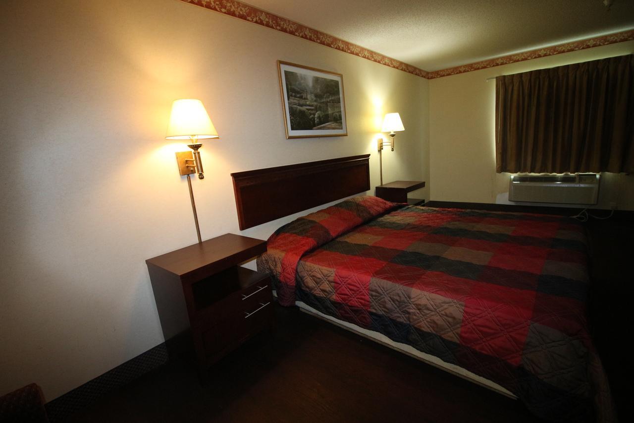 Magnolia Bay Hotel & Suites جونزبورو المظهر الخارجي الصورة