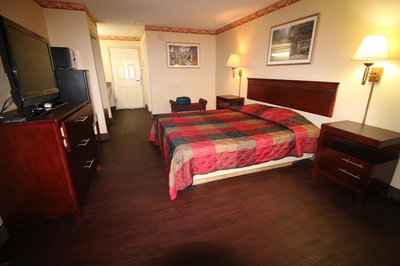 Magnolia Bay Hotel & Suites جونزبورو المظهر الخارجي الصورة