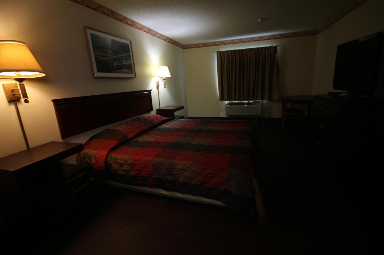 Magnolia Bay Hotel & Suites جونزبورو المظهر الخارجي الصورة
