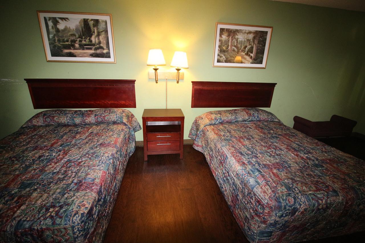 Magnolia Bay Hotel & Suites جونزبورو المظهر الخارجي الصورة