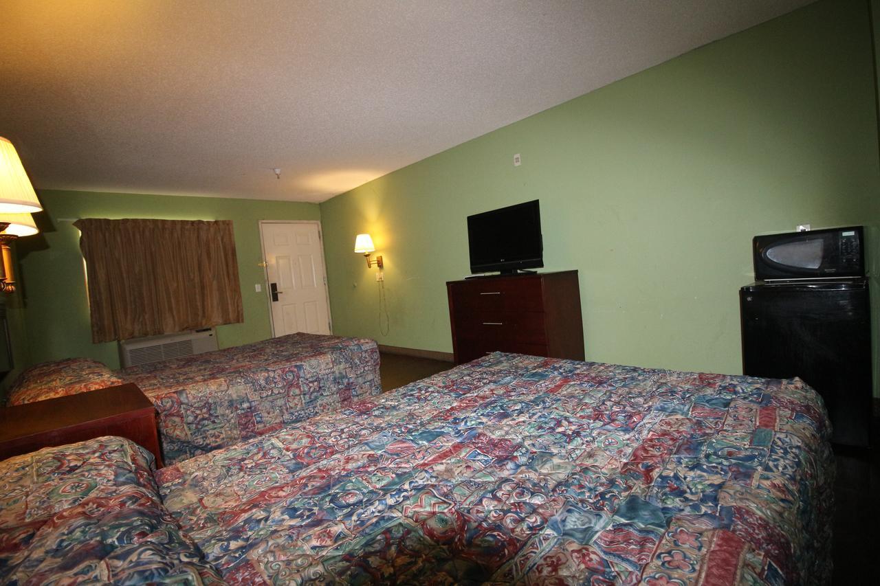Magnolia Bay Hotel & Suites جونزبورو المظهر الخارجي الصورة
