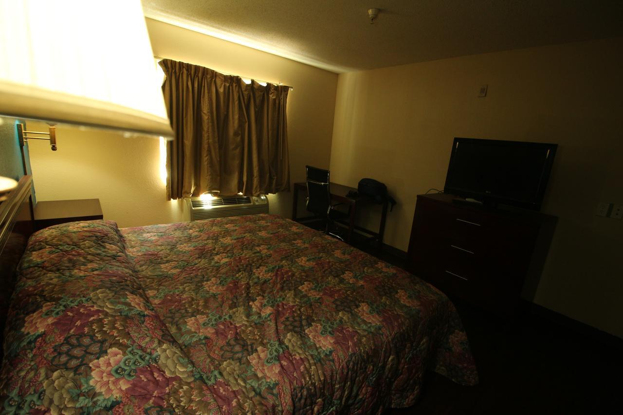 Magnolia Bay Hotel & Suites جونزبورو المظهر الخارجي الصورة